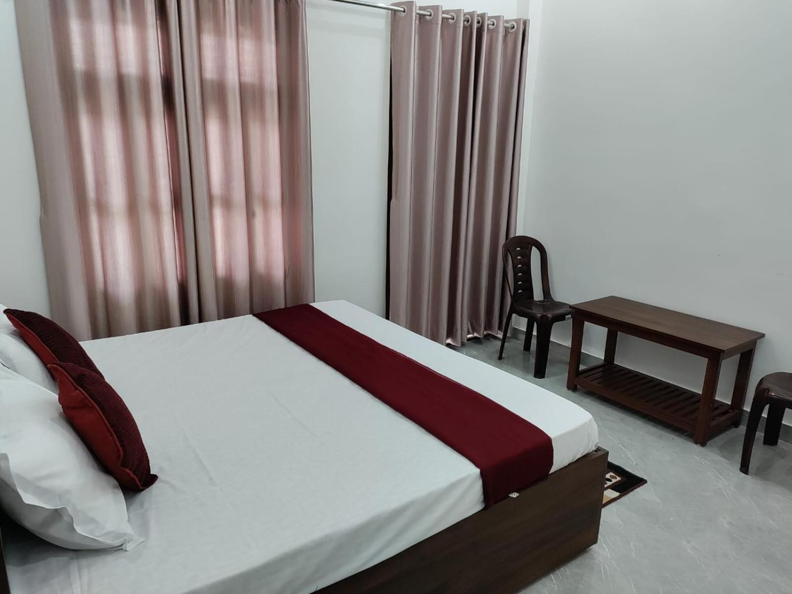 The Ashoka Palace Ayodhya Extérieur photo