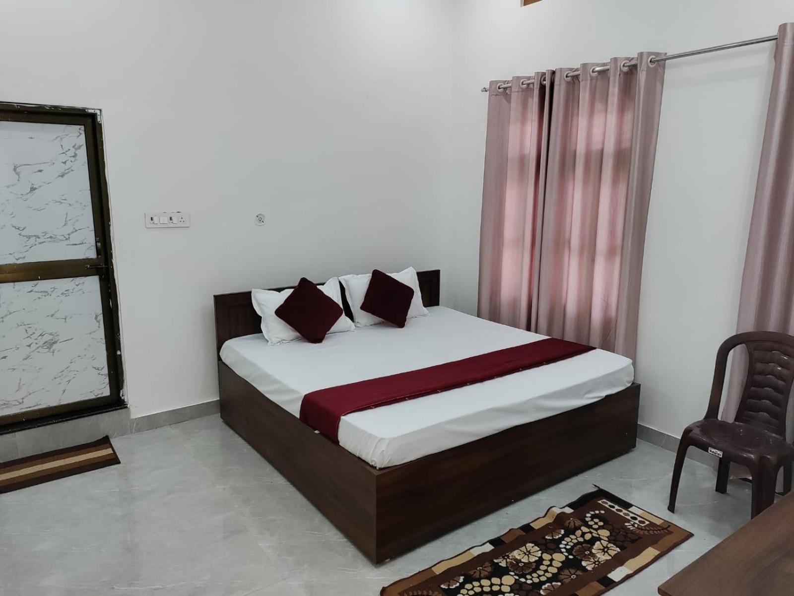 The Ashoka Palace Ayodhya Extérieur photo